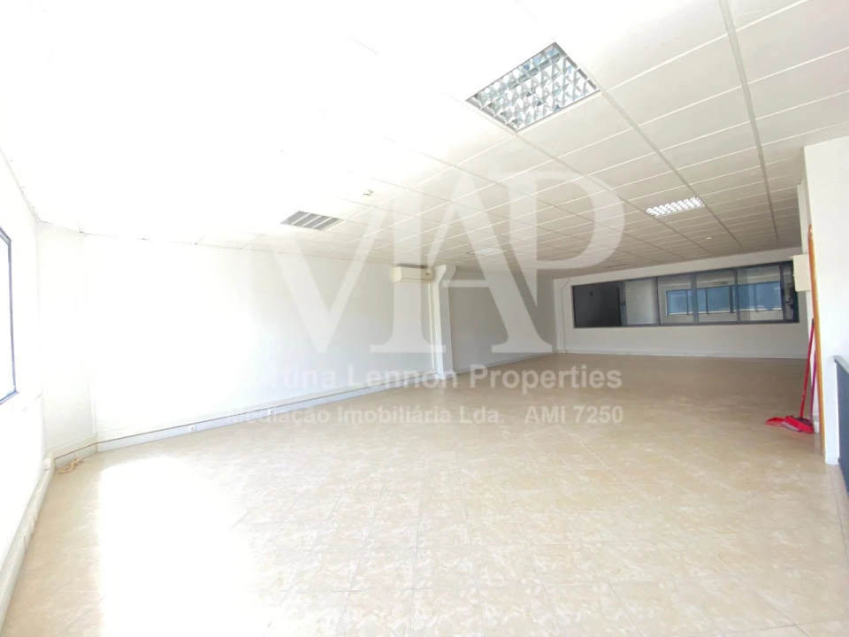 Armazém para Arrendamento em Santa Maria e São Miguel, São Martinho, São Pedro Penaferrim Foto 12
