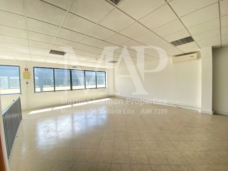 Armazém para Arrendamento em Santa Maria e São Miguel, São Martinho, São Pedro Penaferrim Foto 13