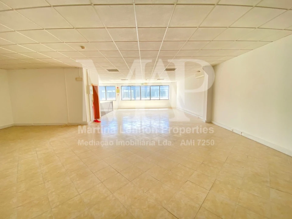 Armazém para Arrendamento em Santa Maria e São Miguel, São Martinho, São Pedro Penaferrim Foto 15