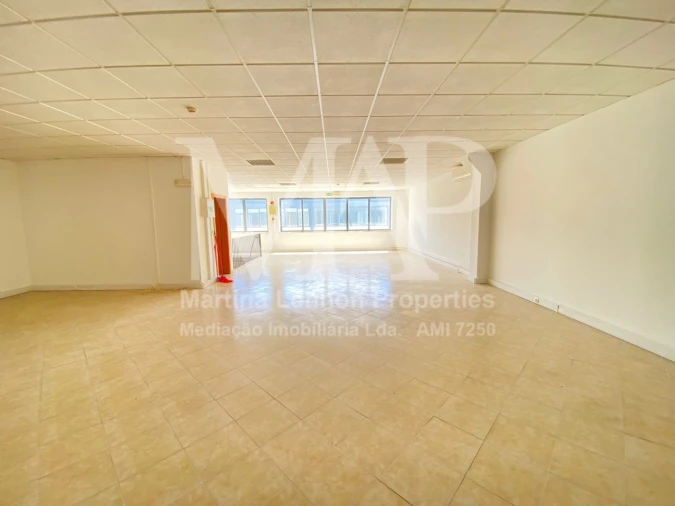 Armazém para Arrendamento em Santa Maria e São Miguel, São Martinho, São Pedro Penaferrim Foto 15
