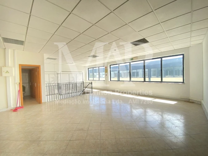 Armazém para Arrendamento em Santa Maria e São Miguel, São Martinho, São Pedro Penaferrim Foto 17