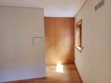 Apartamento T1 para Arrendamento em Cedofeita, Santo Ildefonso, Sé, Miragaia, São Nicolau e Vitória