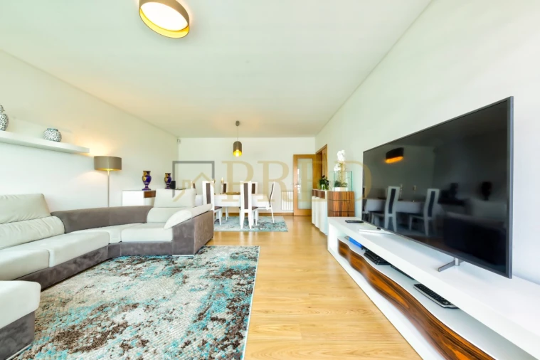 Apartamento T3 para Arrendamento em Glória e Vera Cruz Foto 1