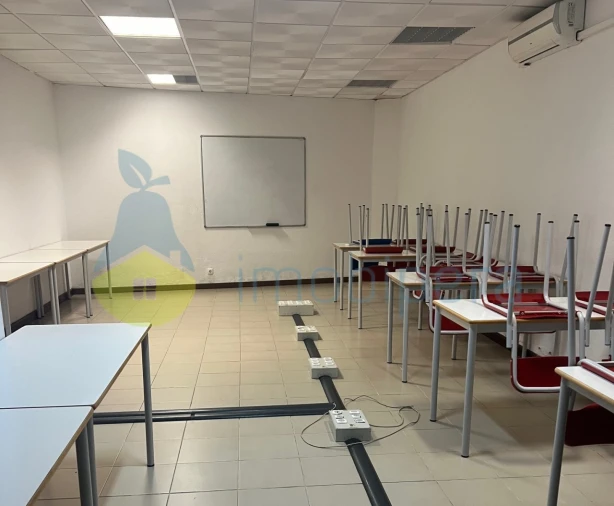 Loja para Venda em Albufeira e Olhos de Água