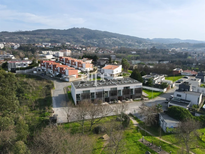 Moradia T3 para Venda em Azurem Foto 1