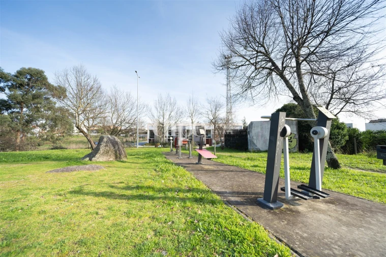 Moradia T3 para Venda em Azurem Foto 4