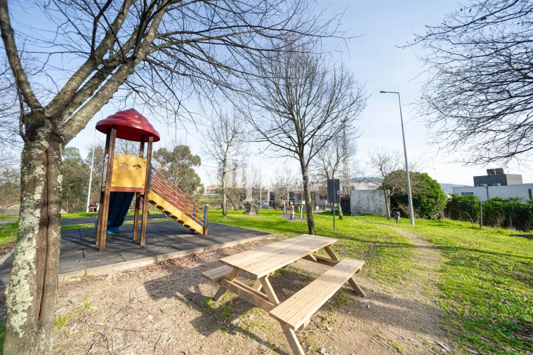 Moradia T3 para Venda em Azurem Foto 27