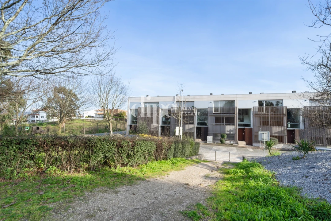 Moradia T3 para Venda em Azurem Foto 2