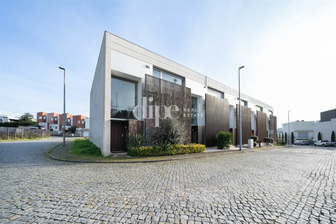 Moradia T3 para Venda em Azurem Foto 3