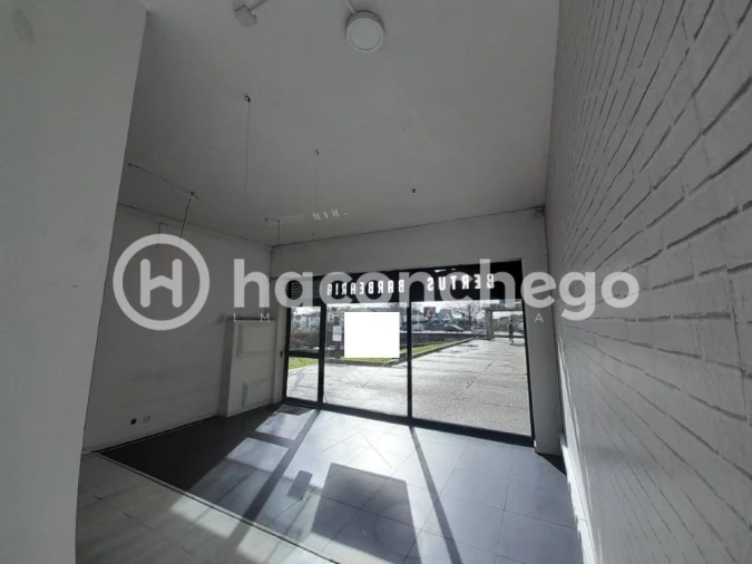 Loja para Arrendamento em Arcozelo Foto 5