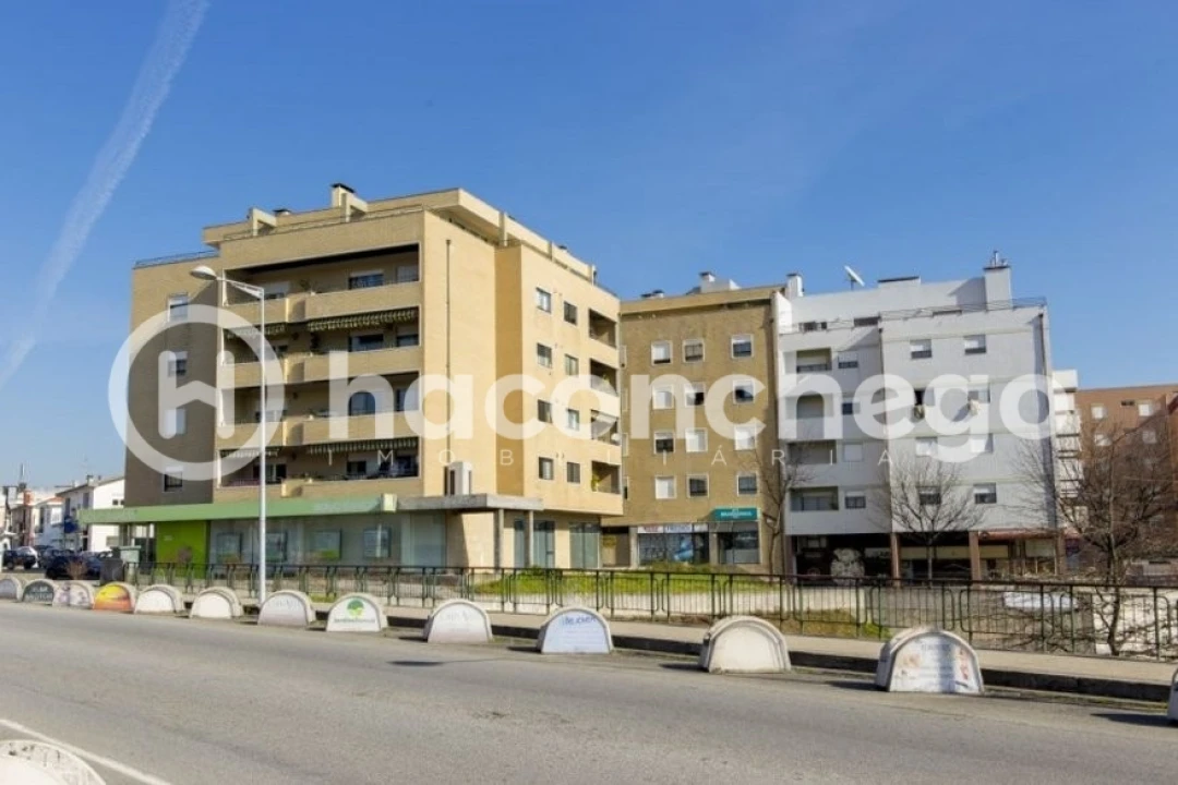 Loja para Arrendamento em Arcozelo Foto 1