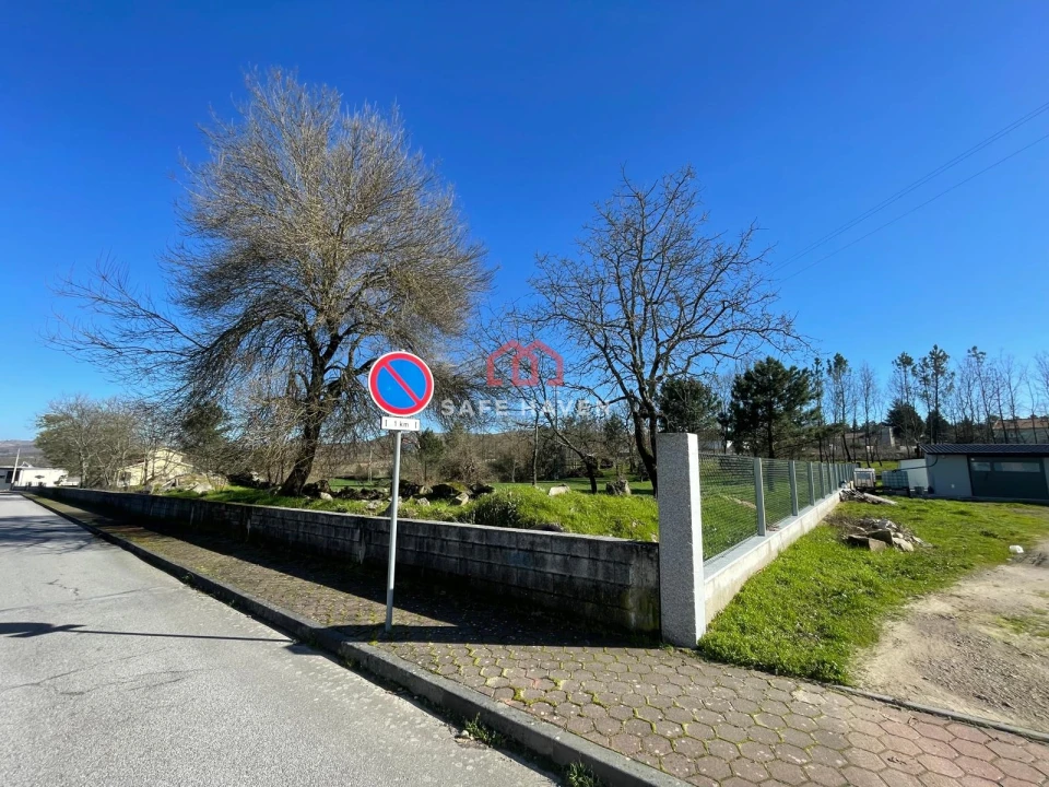 Terreno para Venda em Quintela de Azurara Foto 1