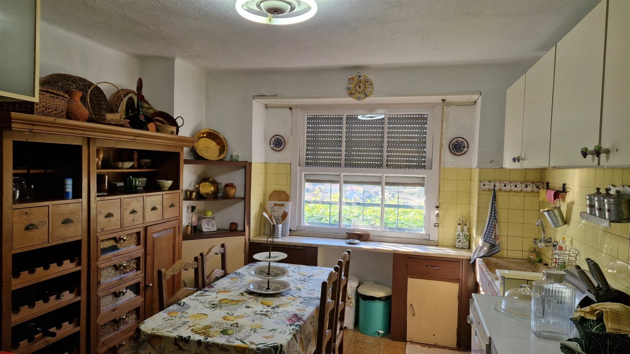 Moradia T6 para Venda em Santiago Maior Foto 6