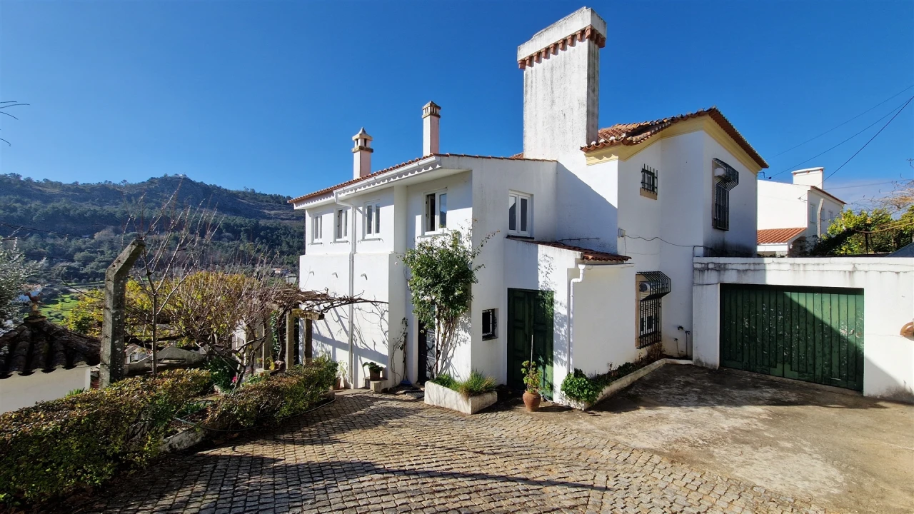 Moradia T6 para Venda em Santiago Maior Foto 2