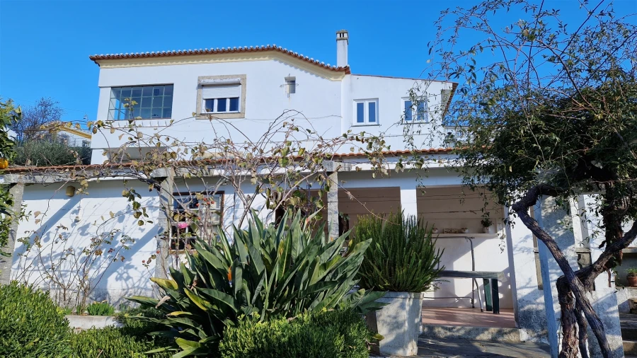 Moradia T6 para Venda em Santiago Maior