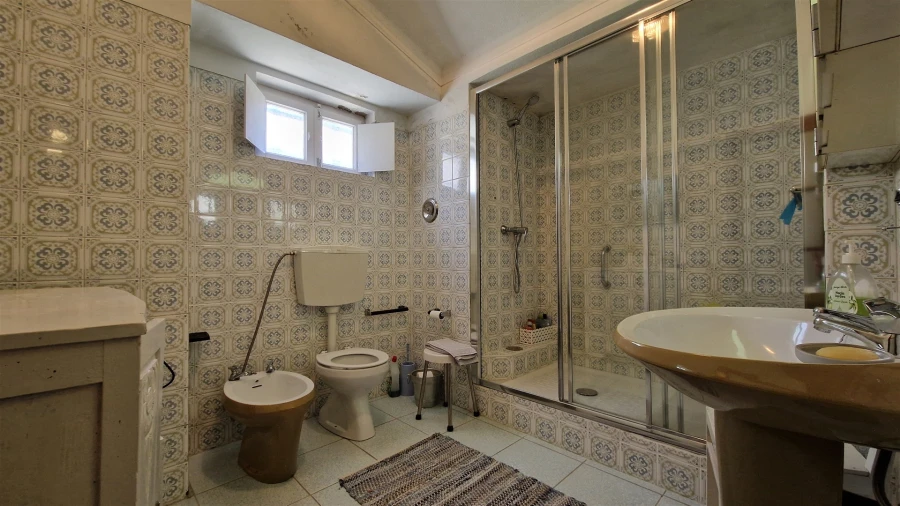 Moradia T6 para Venda em Santiago Maior Foto 17