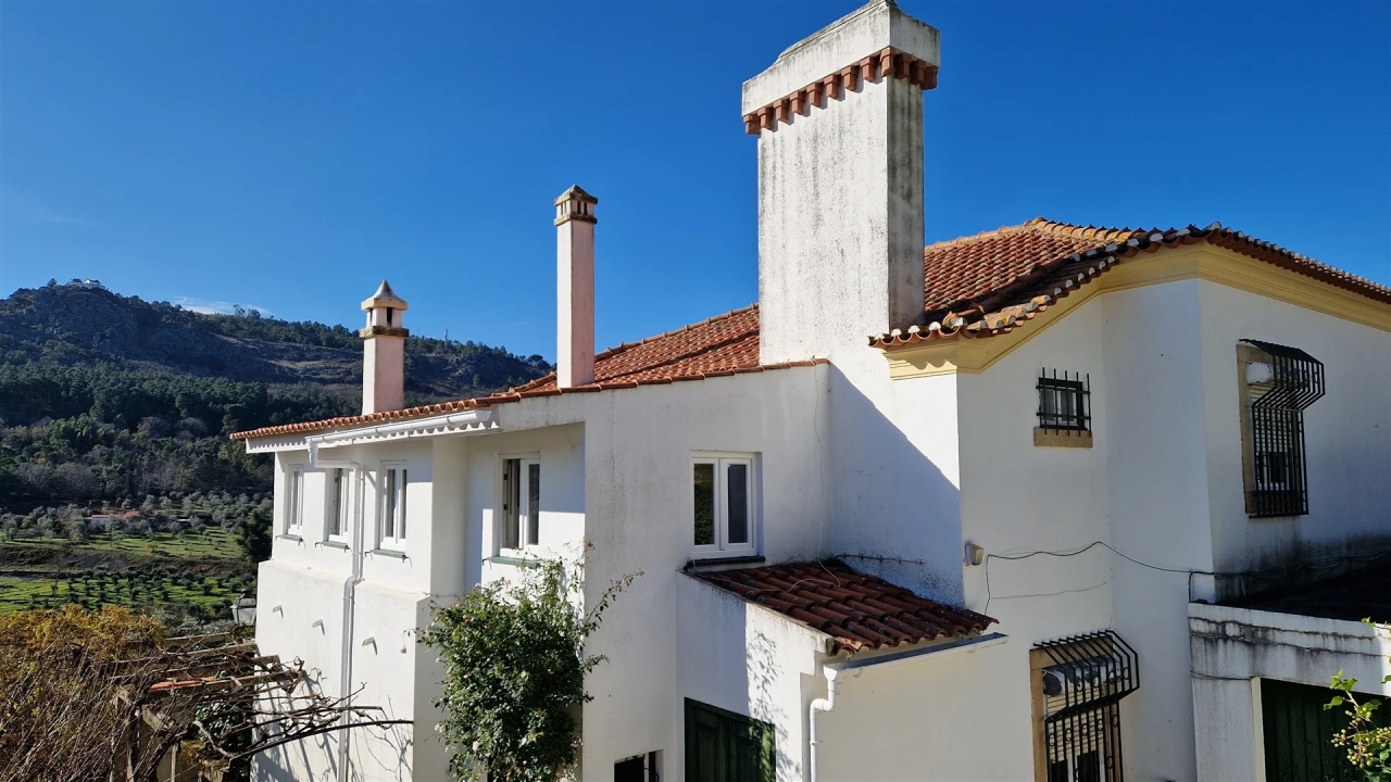 Moradia T6 para Venda em Santiago Maior Foto 3