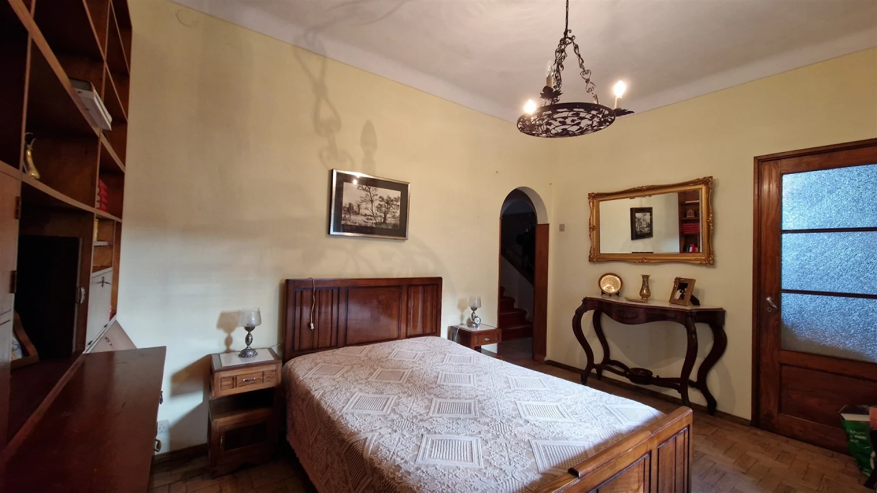 Moradia T6 para Venda em Santiago Maior Foto 10