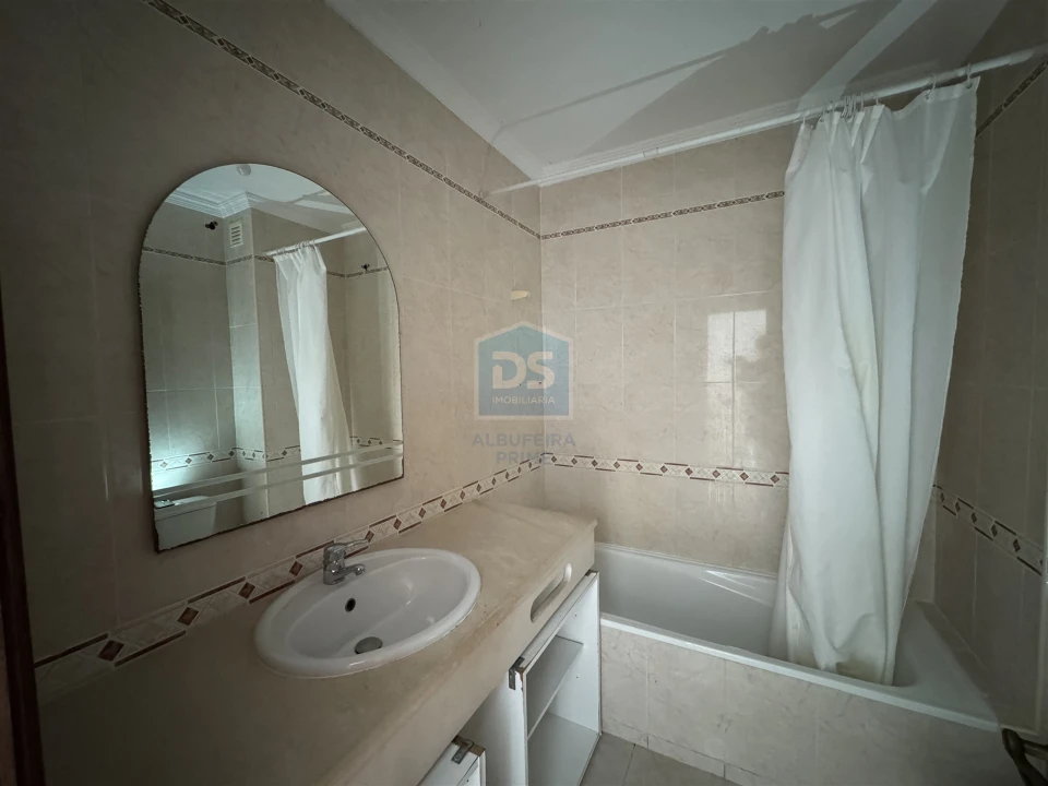 Apartamento T1 para Venda em Guia Foto 23