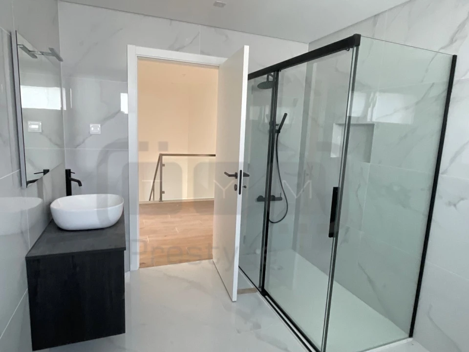 Moradia T4 para Venda em Nossa Sra de Fatima Foto 18