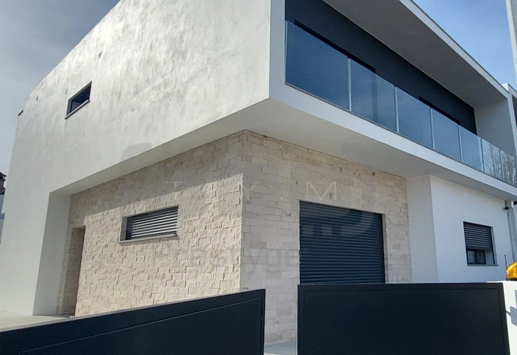 Moradia T4 para Venda em Nossa Sra de Fatima Foto 1