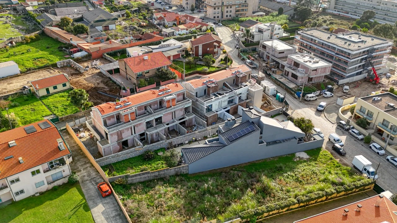 Moradia T3 para Venda em São Felix da Marinha Foto 1