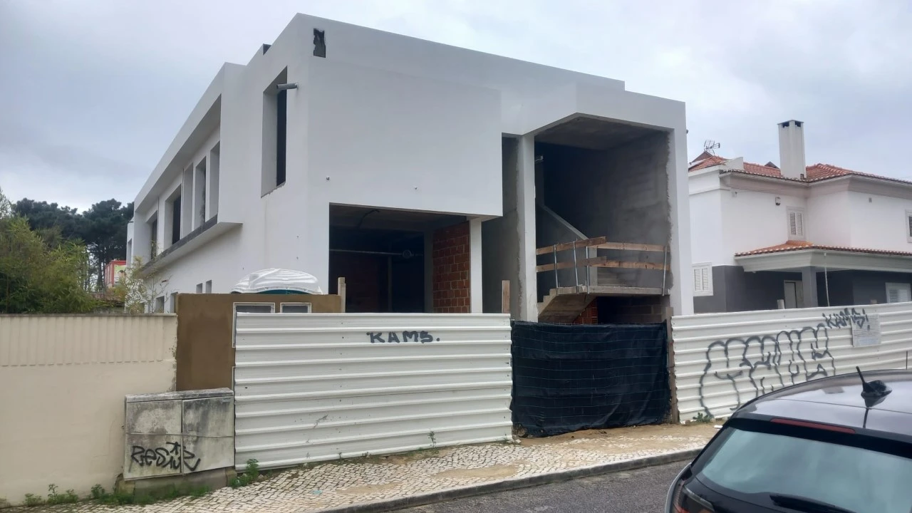 Negócio para Venda em Charneca de Caparica e Sobreda Foto 3