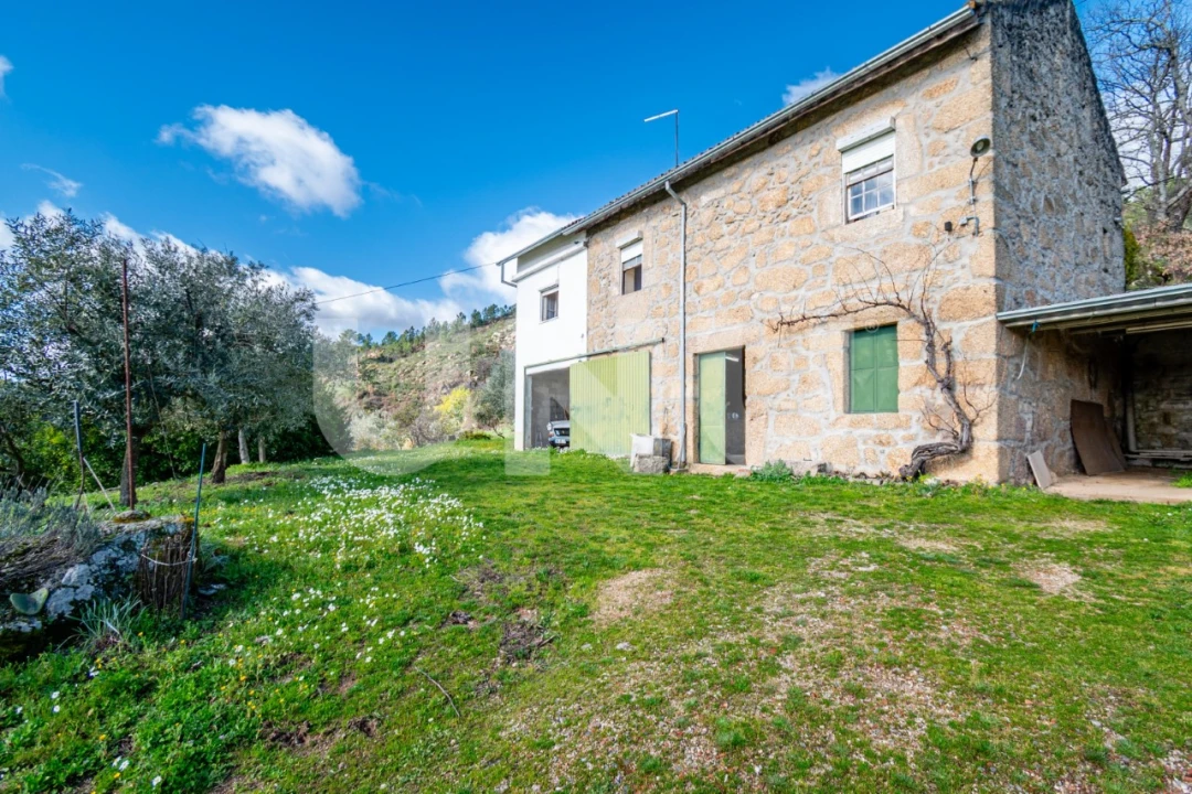 Quinta T2 para Venda em Orjais Foto 32