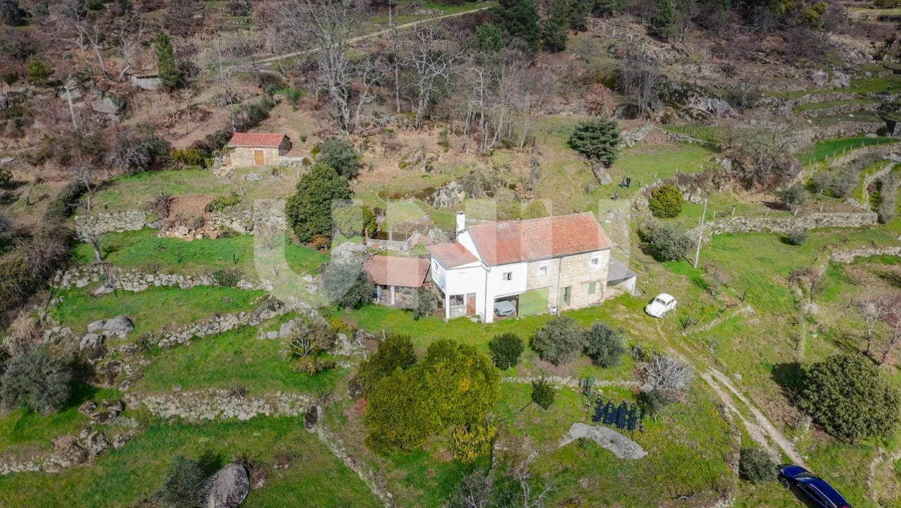 Quinta T2 para Venda em Orjais Foto 48