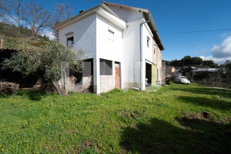 Quinta T2 para Venda em Orjais Foto 12