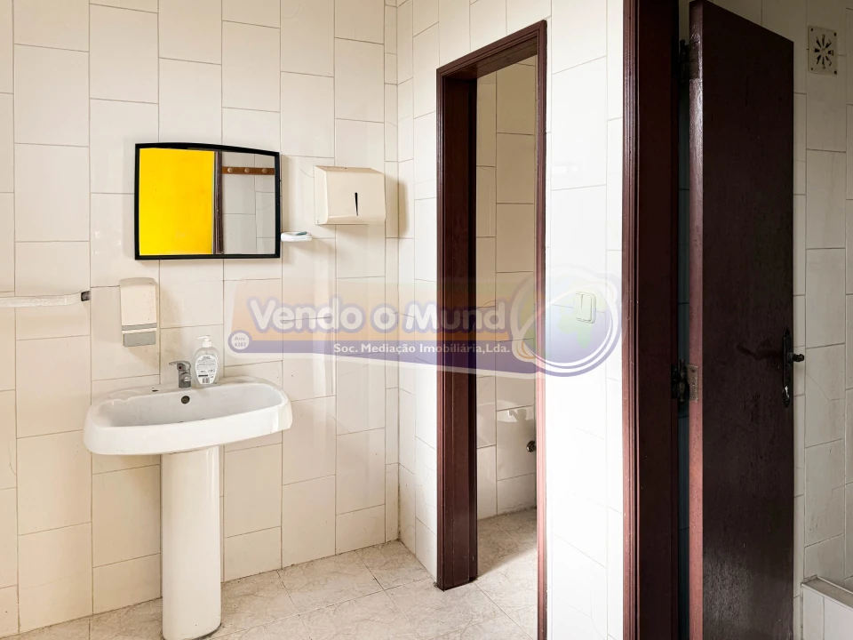 Loja para Venda em Benfica do Ribatejo Foto 11