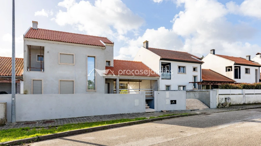 Moradia T3 para Venda em Parceiros e Azoia