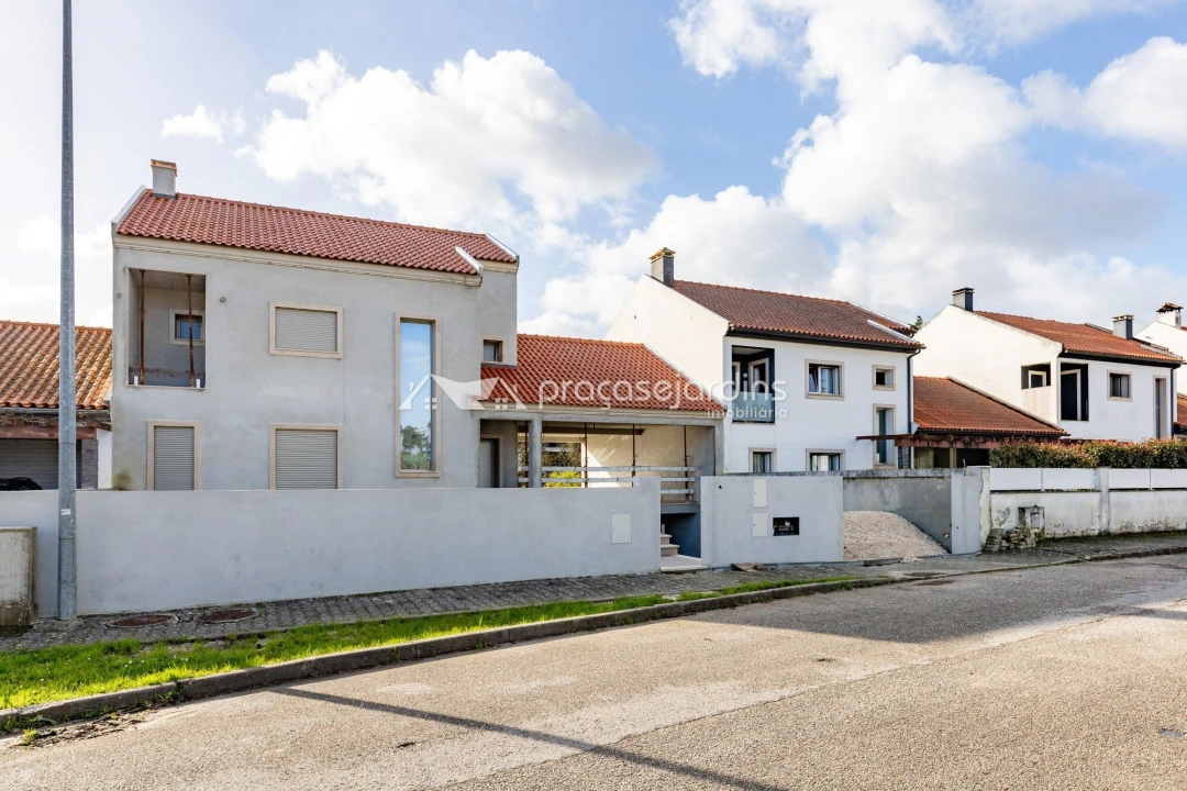 Moradia T3 para Venda em Parceiros e Azoia Foto 1