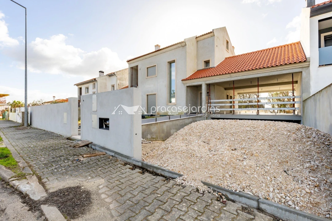 Moradia T3 para Venda em Parceiros e Azoia Foto 2