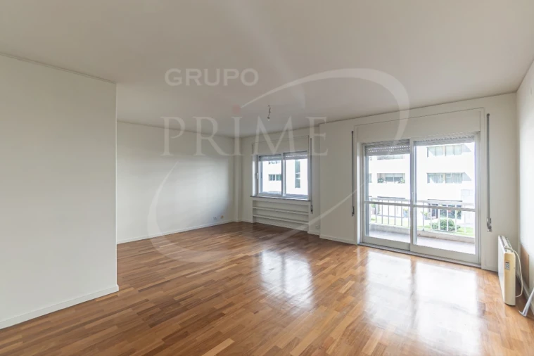 Apartamento T2 para Arrendamento em Aldoar, Foz do Douro e Nevogilde Foto 1