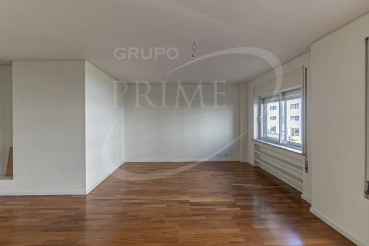 Apartamento T2 para Arrendamento em Aldoar, Foz do Douro e Nevogilde Foto 2