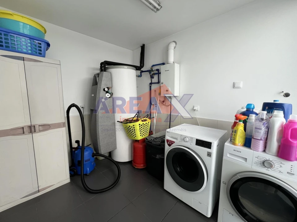 Moradia T4 para Venda em Vila de Cucujães Foto 8