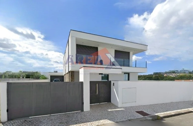 Moradia T4 para Venda em Vila de Cucujães Foto 2