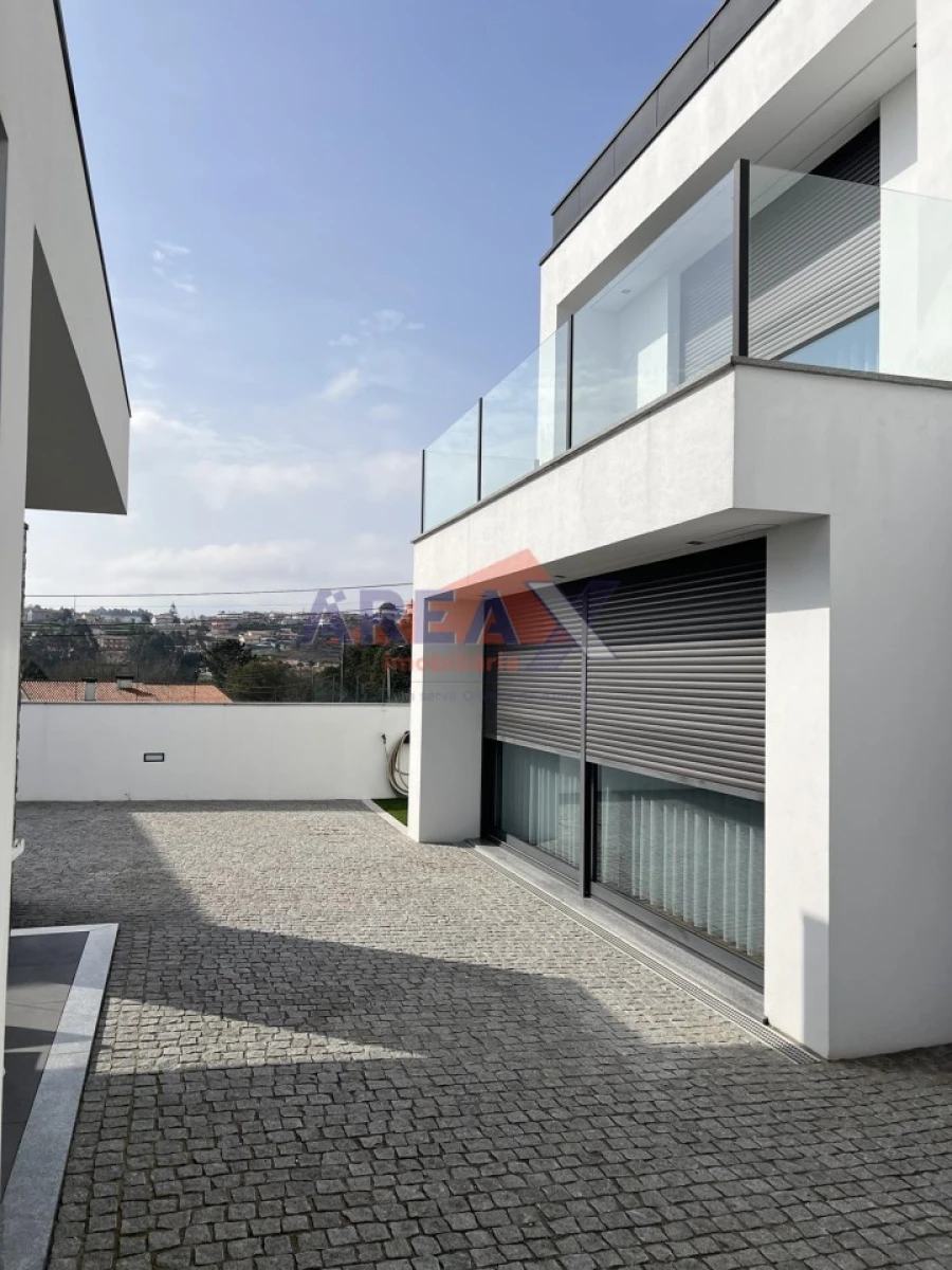 Moradia T4 para Venda em Vila de Cucujães Foto 3