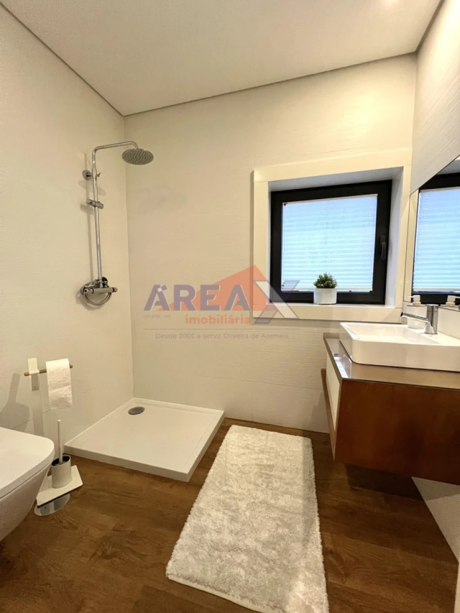 Moradia T4 para Venda em Vila de Cucujães Foto 17