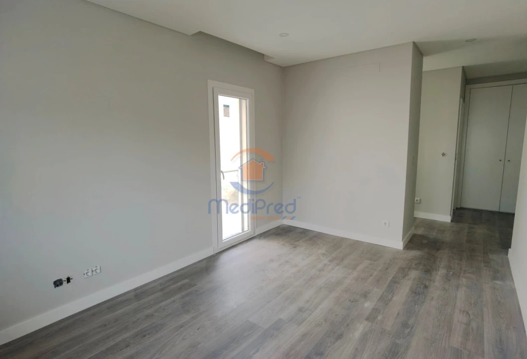 Moradia T5 para Venda em Pontinha e Famões Foto 6