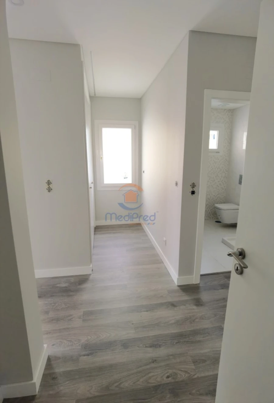 Moradia T5 para Venda em Pontinha e Famões Foto 4