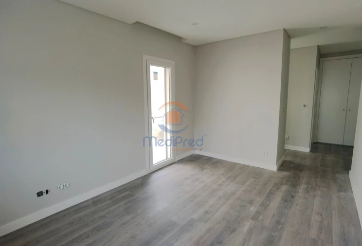 Moradia T5 para Venda em Pontinha e Famões Foto 6