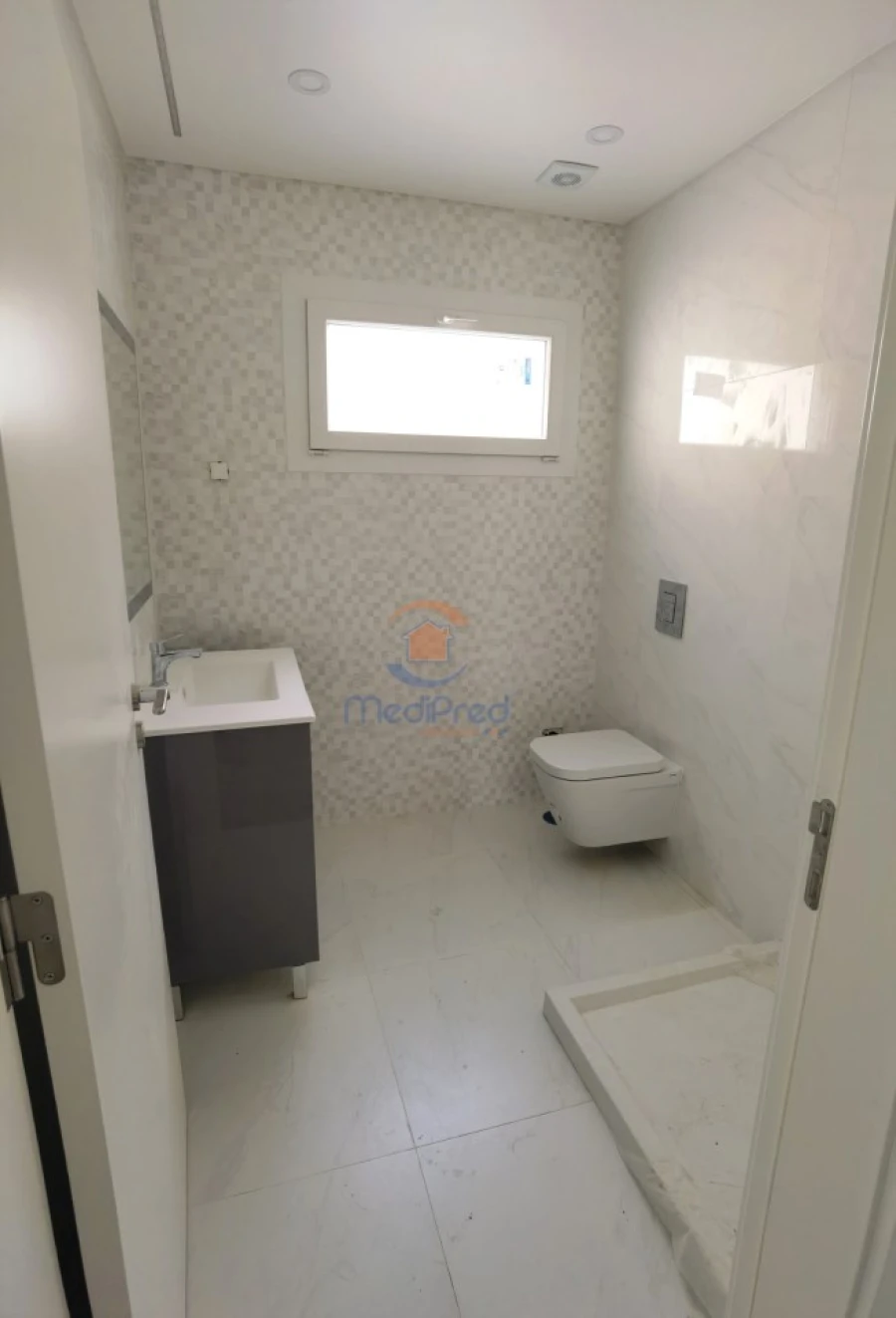 Moradia T5 para Venda em Pontinha e Famões Foto 8