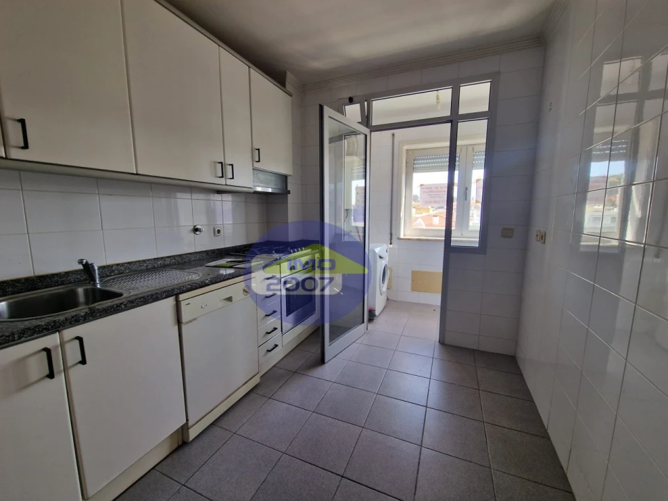 Apartamento T2 para Venda em Paços de Brandão Foto 2