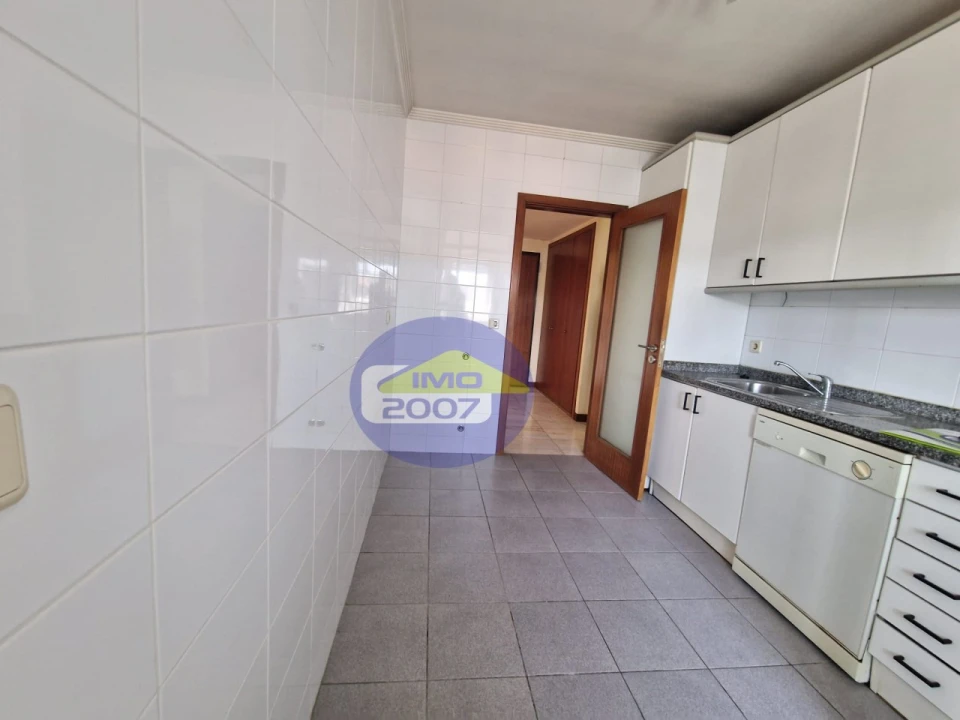 Apartamento T2 para Venda em Paços de Brandão Foto 1