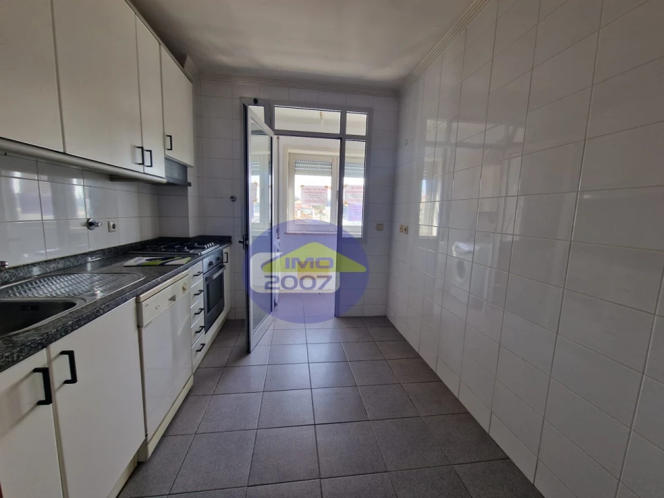 Apartamento T2 para Venda em Paços de Brandão Foto 3