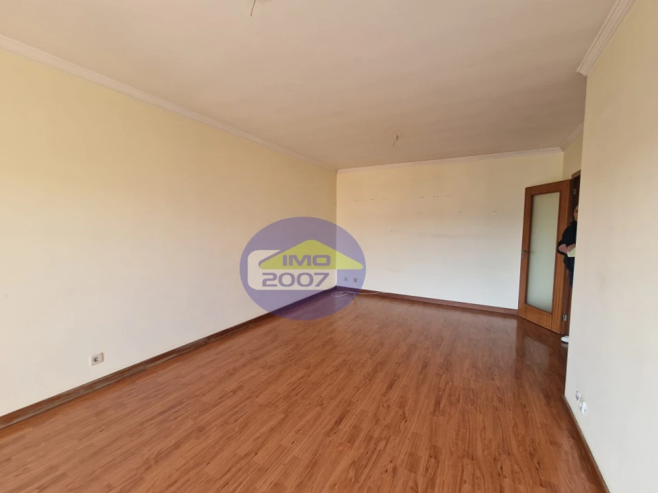 Apartamento T2 para Venda em Paços de Brandão Foto 7