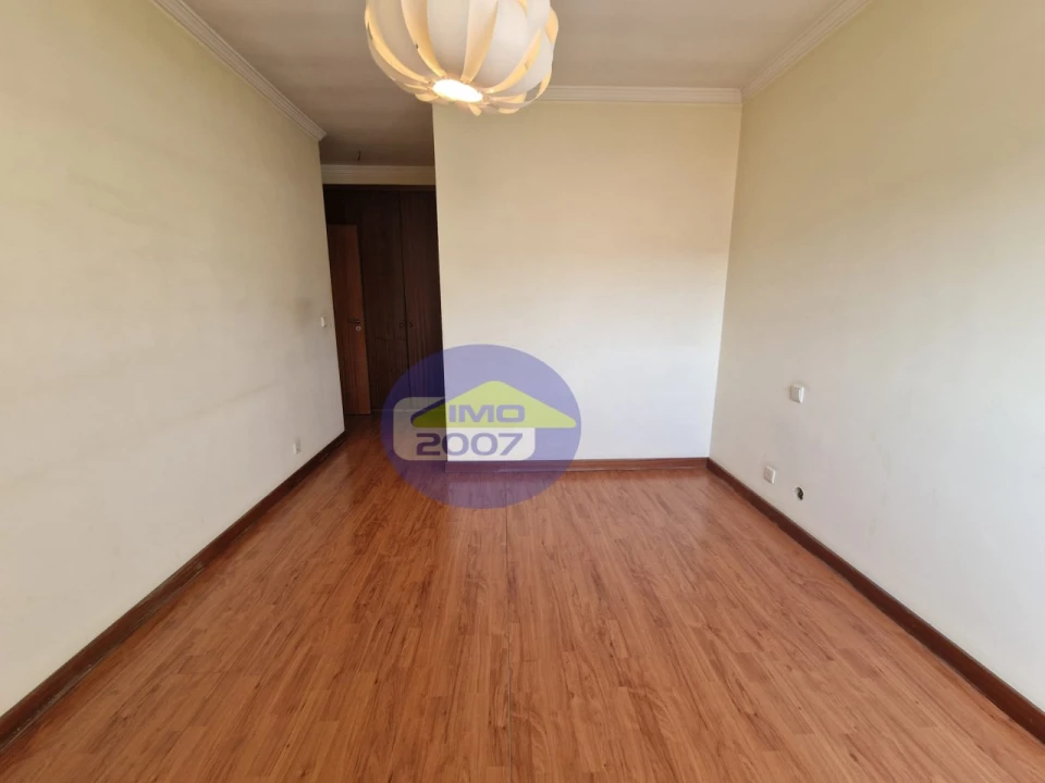 Apartamento T2 para Venda em Paços de Brandão Foto 14