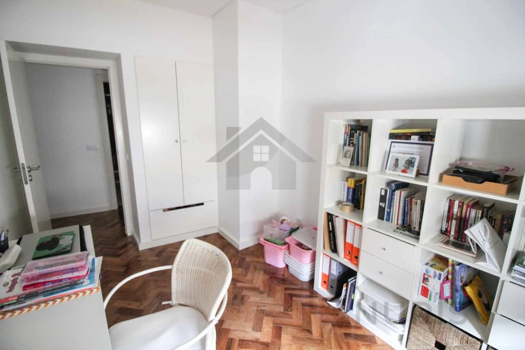 Apartamento T4 para Venda em Portimão Foto 10
